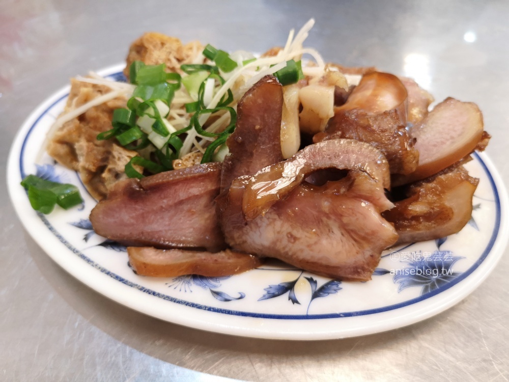 粟家牛肉麵，大塊牛肉軟嫩入味，北投美食(姊姊食記)