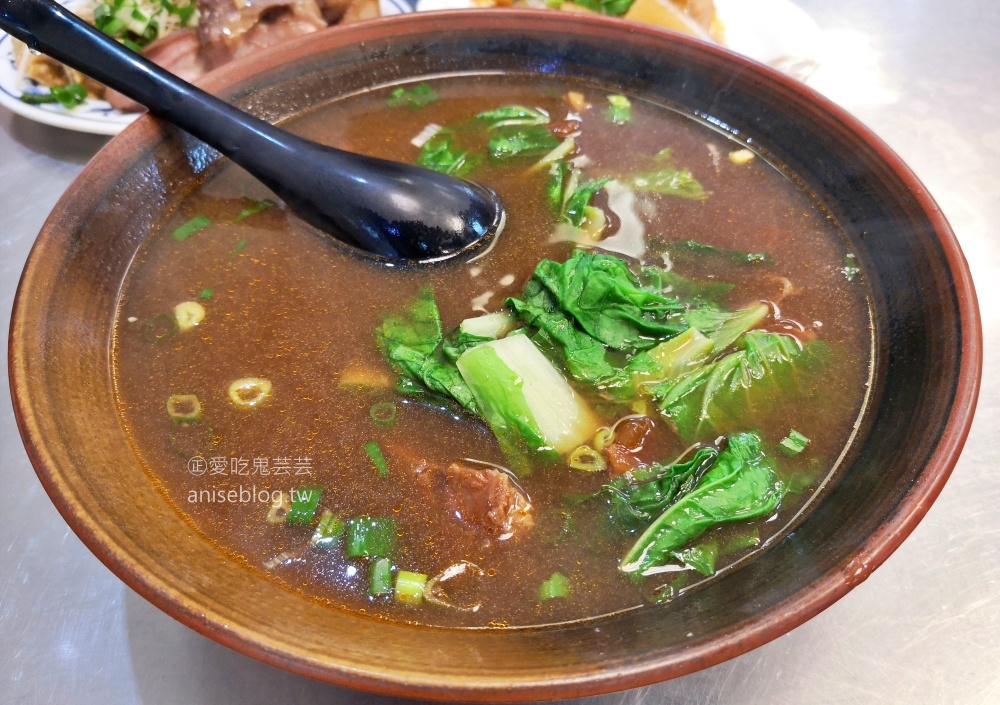 粟家牛肉麵，大塊牛肉軟嫩入味，北投美食(姊姊食記)