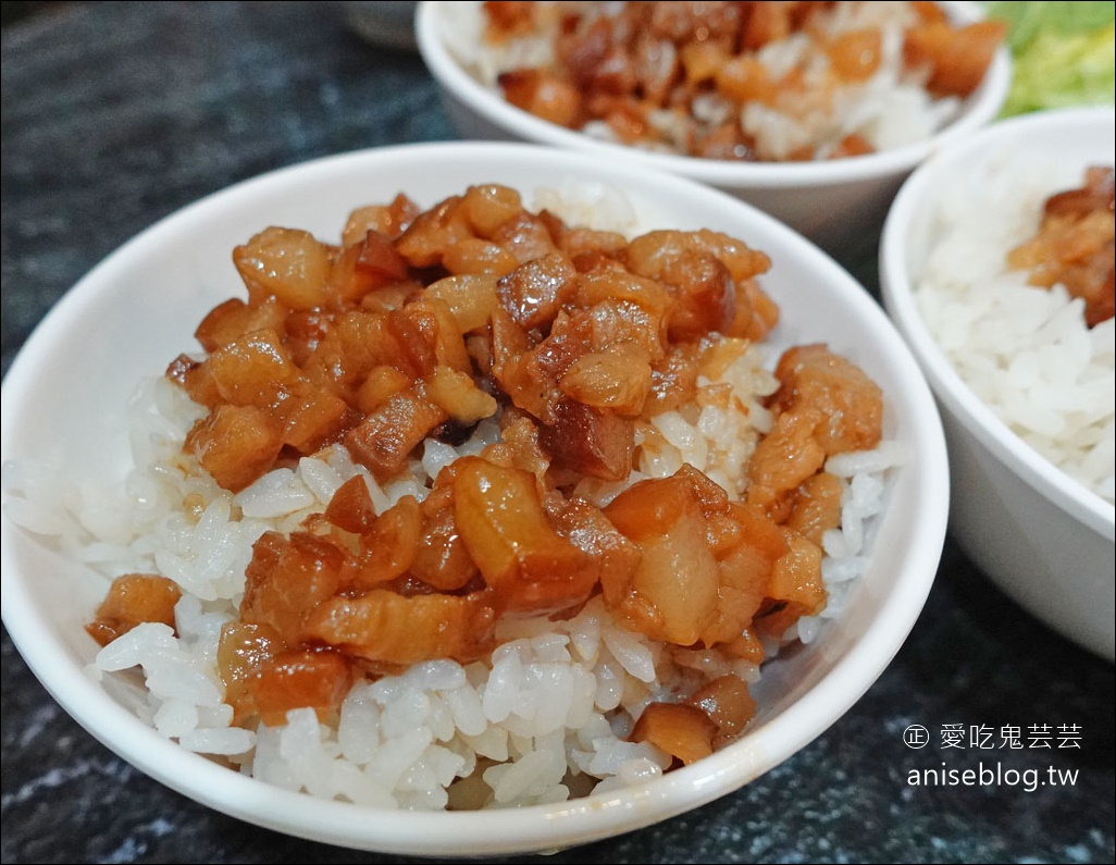 阿財牛肉湯(安平二店)，溫體牛肉大塊又嫩又好吃，推！