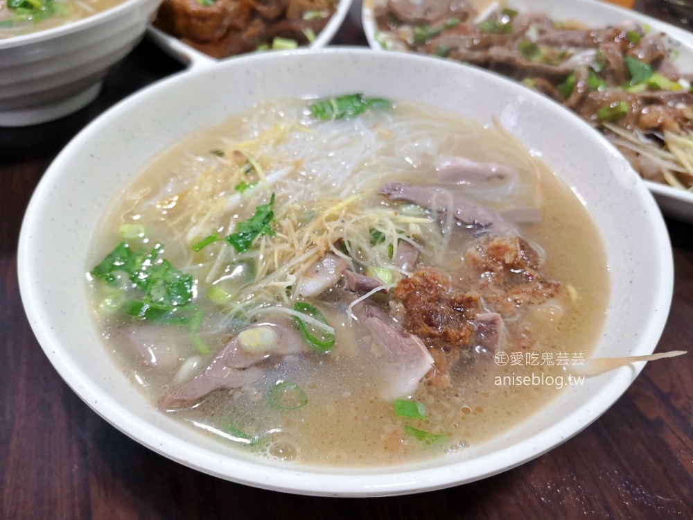 石碇頭骨肉老店，平日下雨天也排隊的好滋味(姊姊食記)