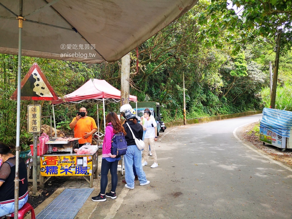 礁溪香腸伯，潤餅皮捲大腸包小腸來一組，限量烤肉串、甜不辣別錯過(姊姊食記)