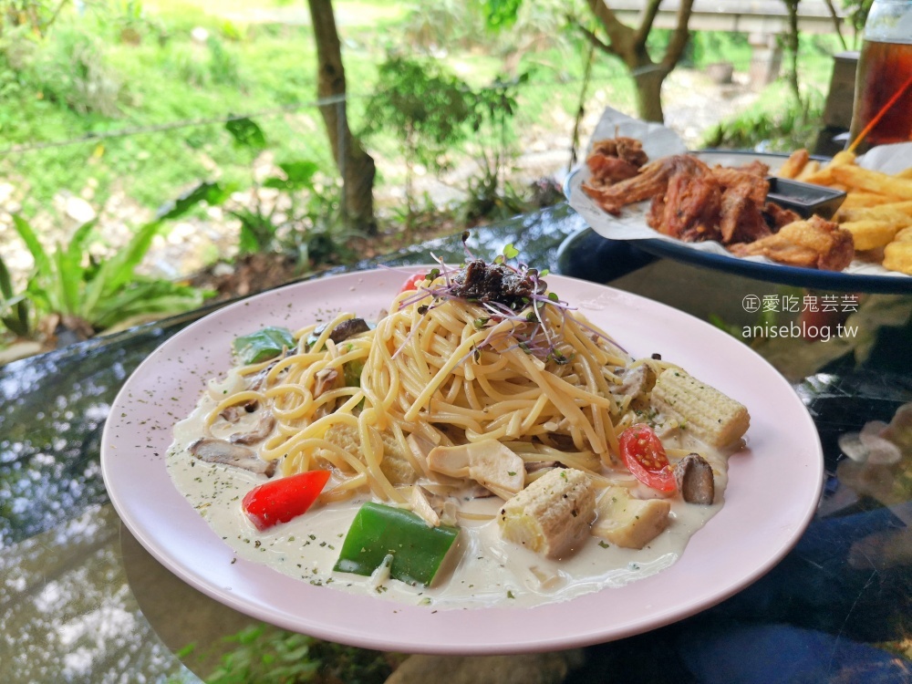 流水森林，溪谷旁的森林餐廳，爆量蛤蜊義大利麵超滿足，宜蘭頭城美食(姊姊食記)