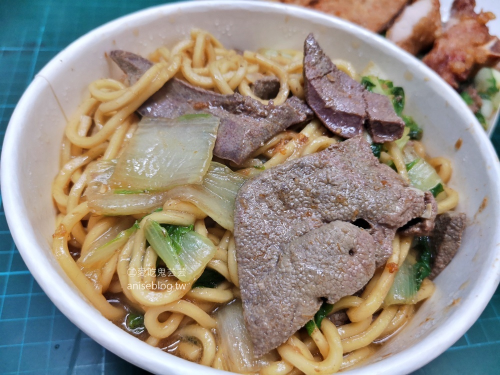 竹林口小吃，大份量排骨炒飯很滿足，永和四號公園永安市場站美食(姊姊食記)