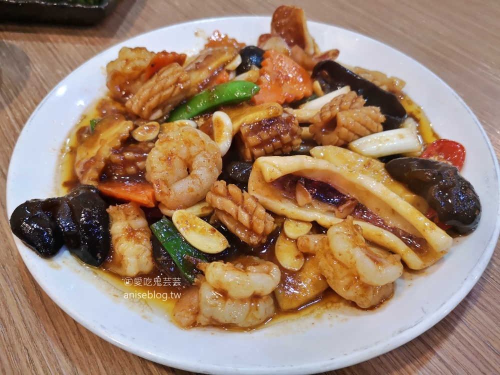 蓬萊台菜餐廳，招牌排骨酥怎麼吃都不膩，北投美食老店(姊姊食記)