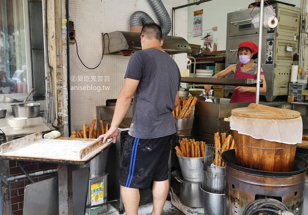 巷口中式早餐店，平實價格份量十足，捷運六張犁站美食(姊姊食記)