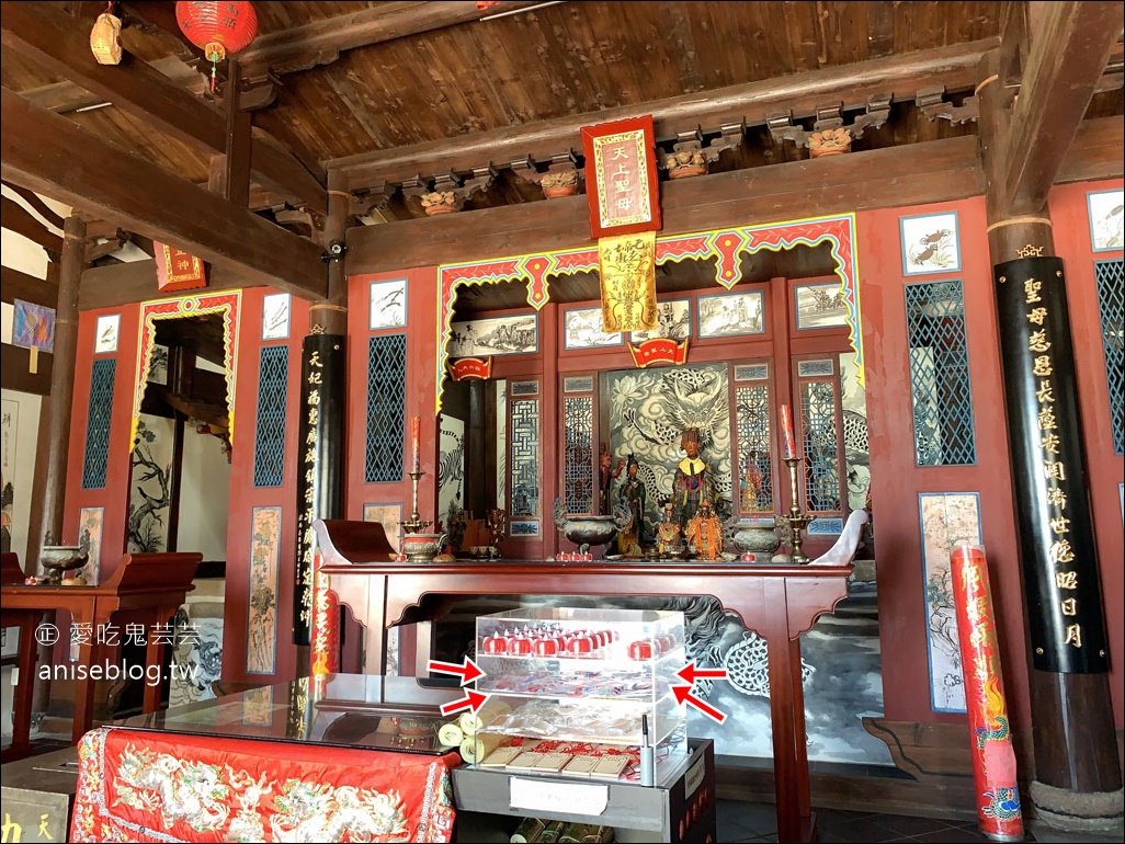 金板境天后宮旁摸金錢壁、金銀花發大財，全台唯一少女媽祖廟，還有媽祖小衣服護身符哦！