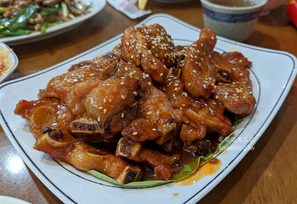 小峨嵋川菜館，基隆在地人的美食口袋名單，文末菜單(姊姊食記)