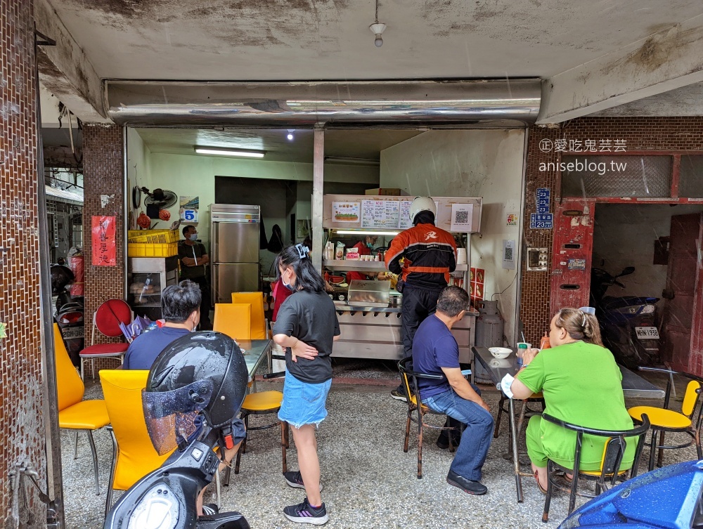 泰安手工蛋餅，厚實有嚼勁的可口早餐，基隆七堵美食(姊姊食記)