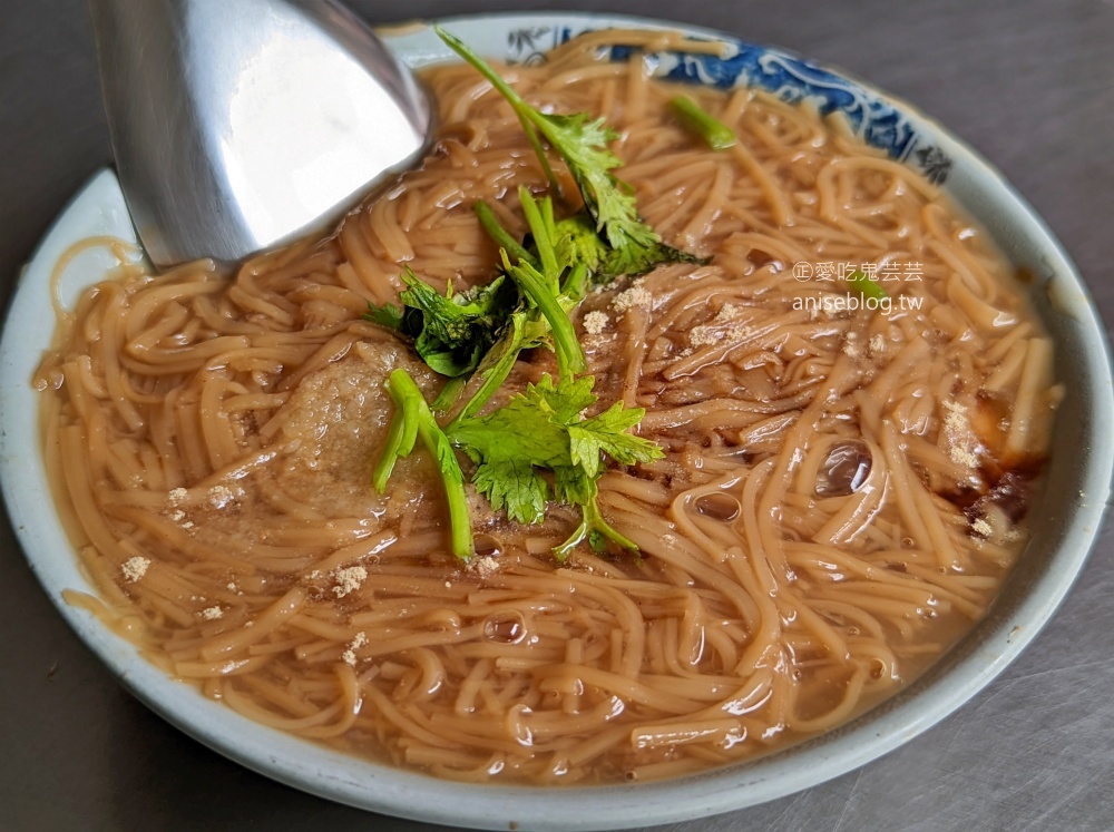 泰安手工蛋餅，厚實有嚼勁的可口早餐，基隆七堵美食(姊姊食記)