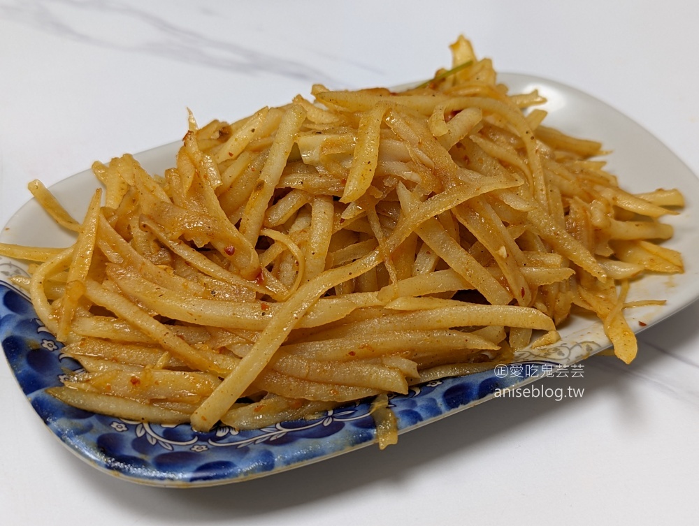 河南熗鍋麵，天氣冷就想來吃點辣喝熱湯，三重龍門路美食(姊姊食記)