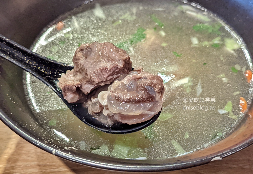 老潼關肉夾饃，千層燒餅夾蔥花豬肉的美妙滋味，內湖內科美食(姊姊食記)