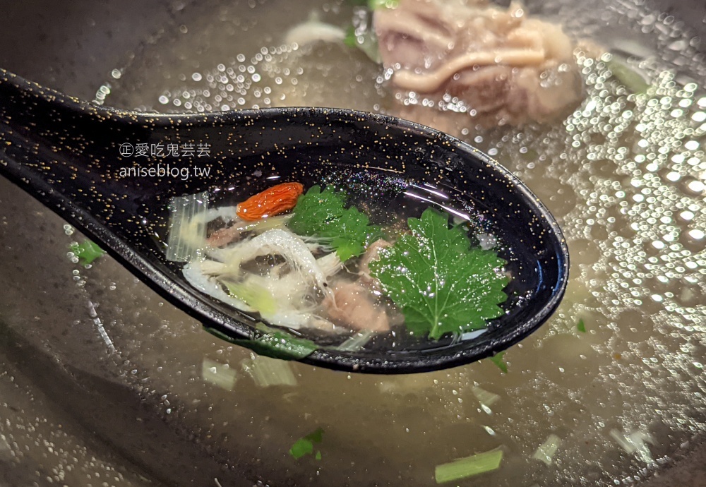 老潼關肉夾饃，千層燒餅夾蔥花豬肉的美妙滋味，內湖內科美食(姊姊食記)