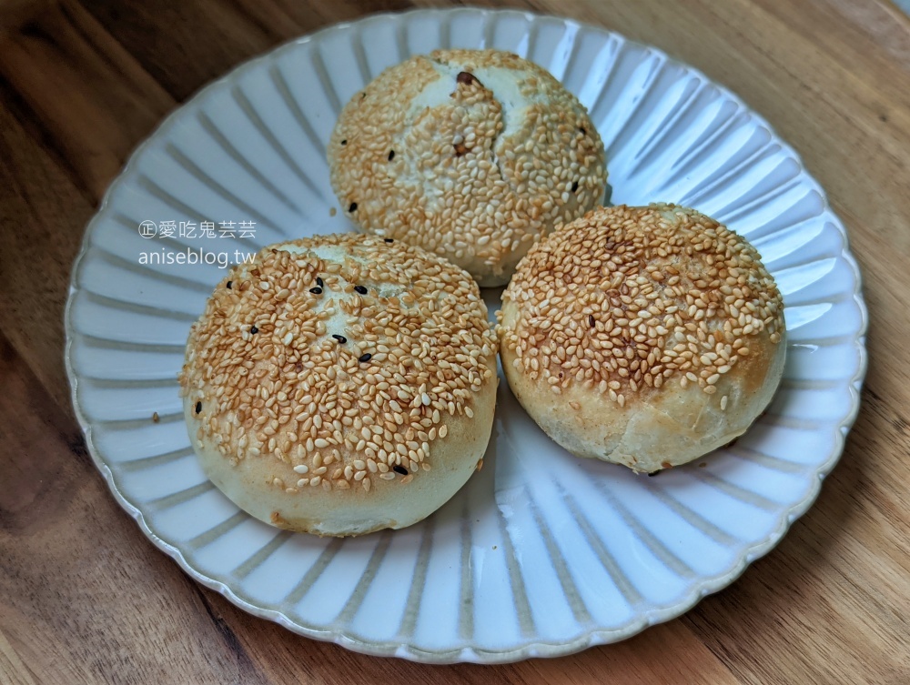 老曾碳烤燒餅，手工貼爐厚燒餅，三重台北橋站美食(姊姊食記)