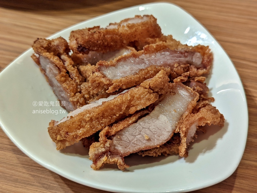 蔡家排骨，比臉大雞排厚實又飽足，林口外帶便當美食(姊姊食記)