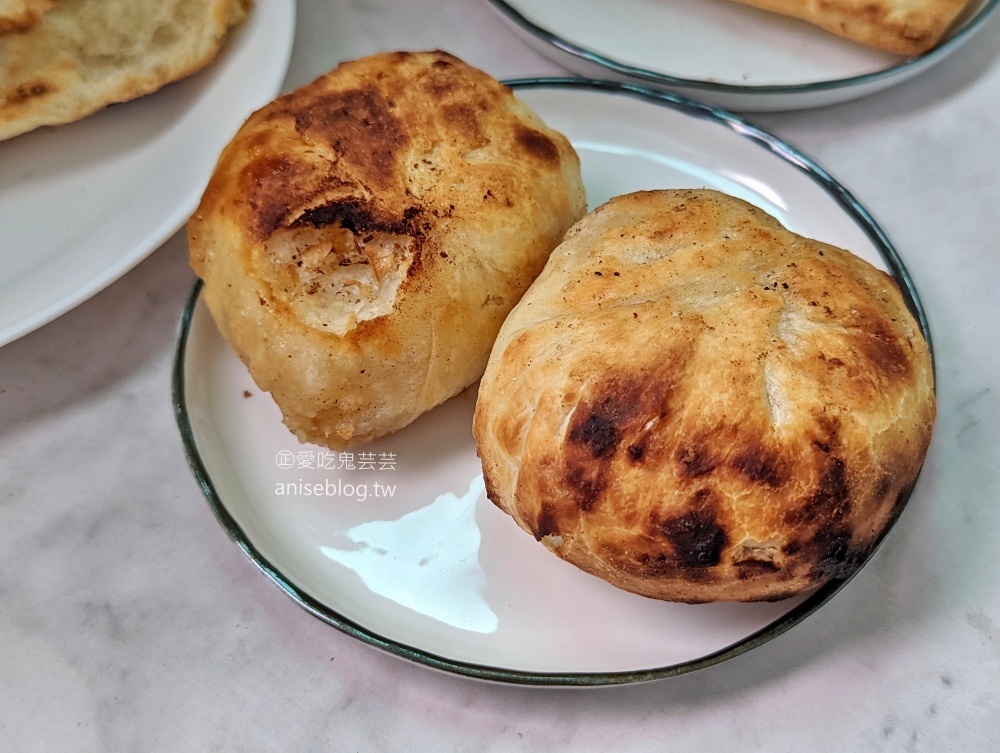 青島豆漿店，手工燒餅招牌肉餅，經典雋永越香的好滋味，東門站美食(姊姊食記)