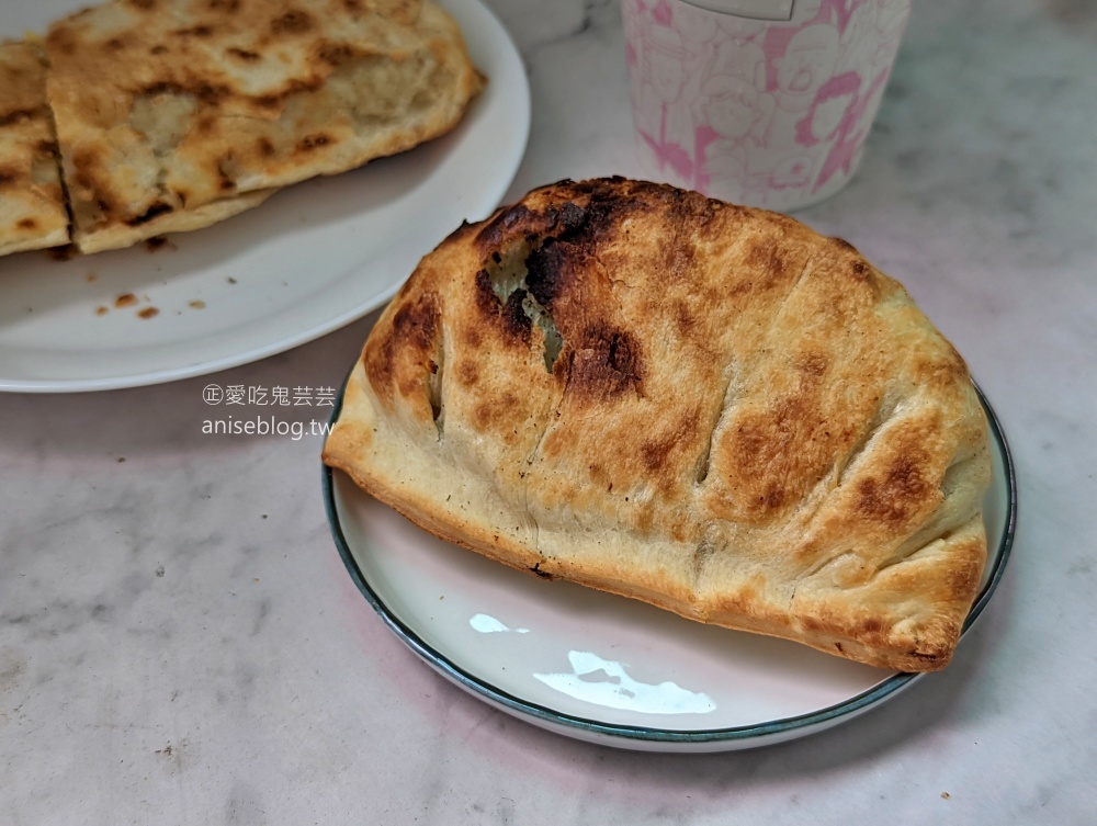 青島豆漿店，手工燒餅招牌肉餅，經典雋永越香的好滋味，東門站美食(姊姊食記)