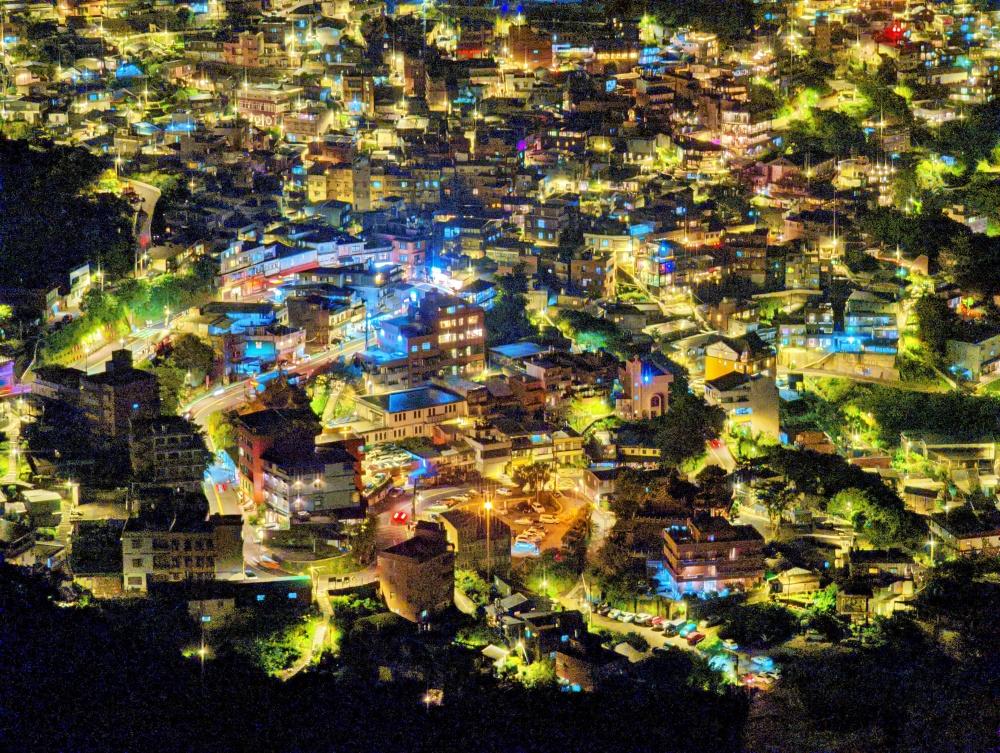 基隆山登山步道，夜拍黃金山城絕美景色，還有機會看到月之海喔(姊姊遊記)