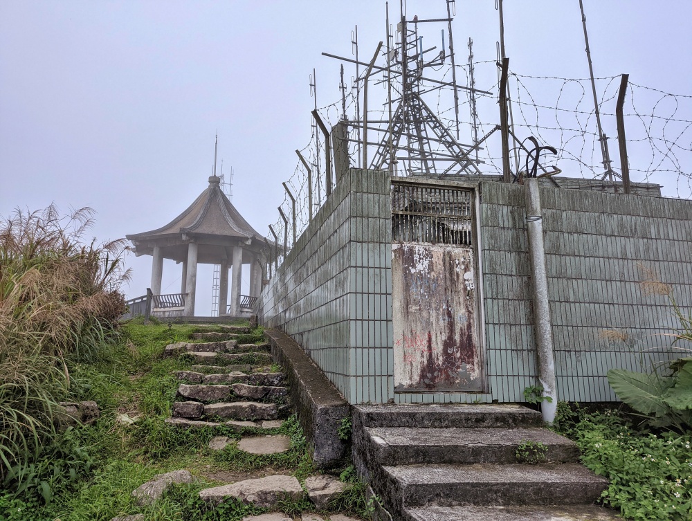 基隆山登山步道，夜拍黃金山城絕美景色，還有機會看到月之海喔(姊姊遊記)