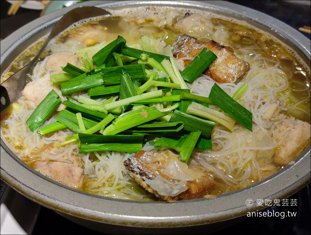 欣海岸海鮮料理，臭豆腐、煎豬肝、鯧魚米粉是招牌，雞肉也好吃欸！