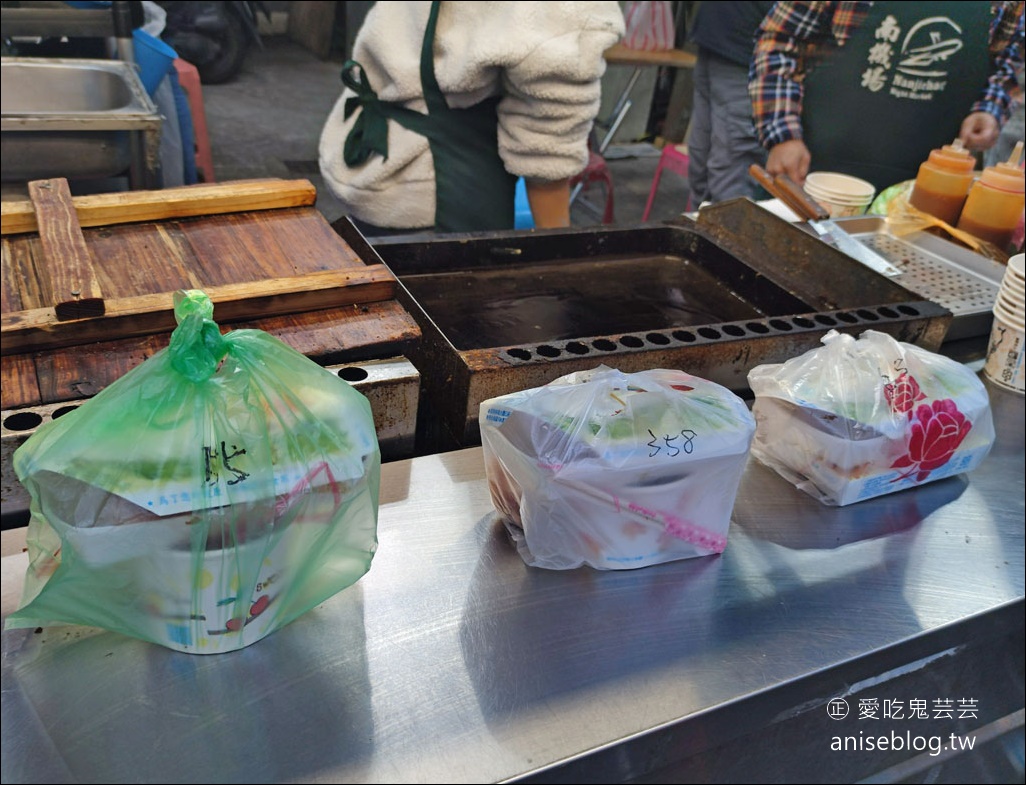 南機場夜市大王鍋貼(酸白菜鮮蝦、韓式辣味)，大胃王專屬超巨大鍋貼 (加碼厚道丼飯照燒烤雞翅)