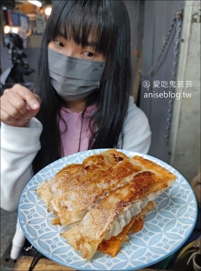 南機場夜市大王鍋貼(酸白菜鮮蝦、韓式辣味)，大胃王專屬超巨大鍋貼 (加碼厚道丼飯照燒烤雞翅)