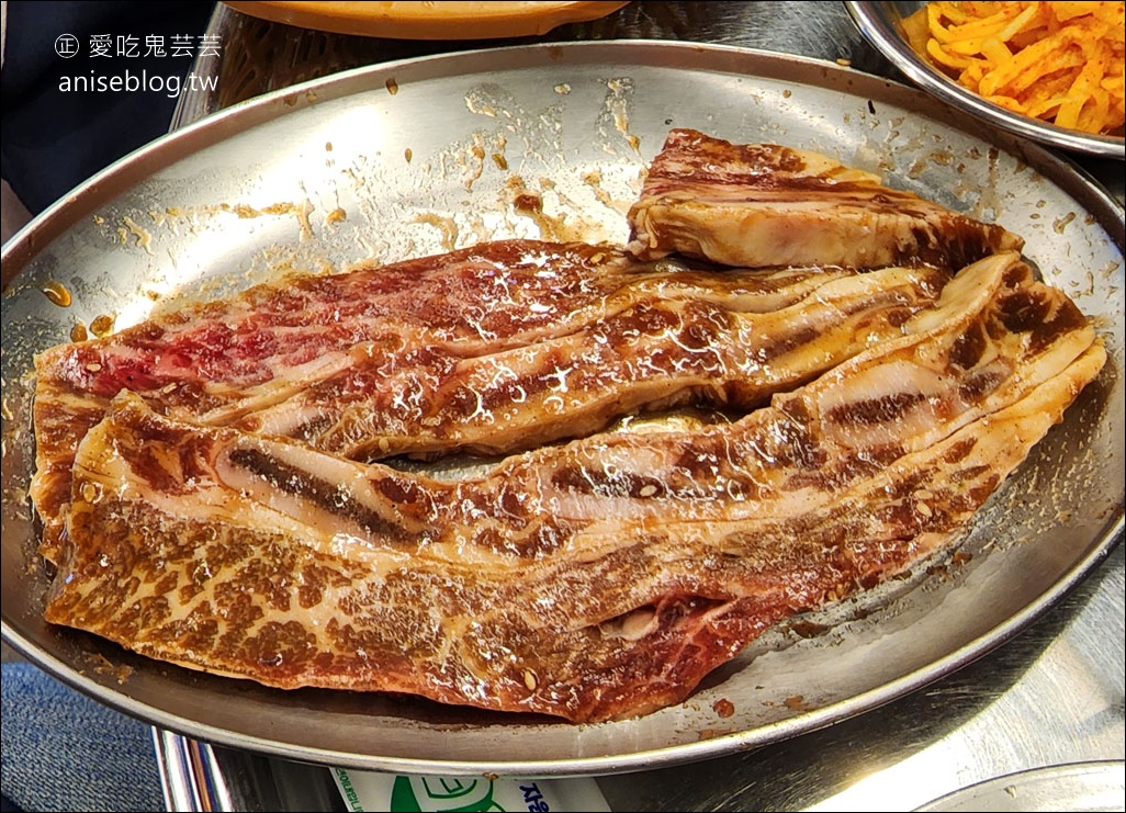 弘大烤肉 | 육값(肉價)，激推豬皮，毫好吃呀😋