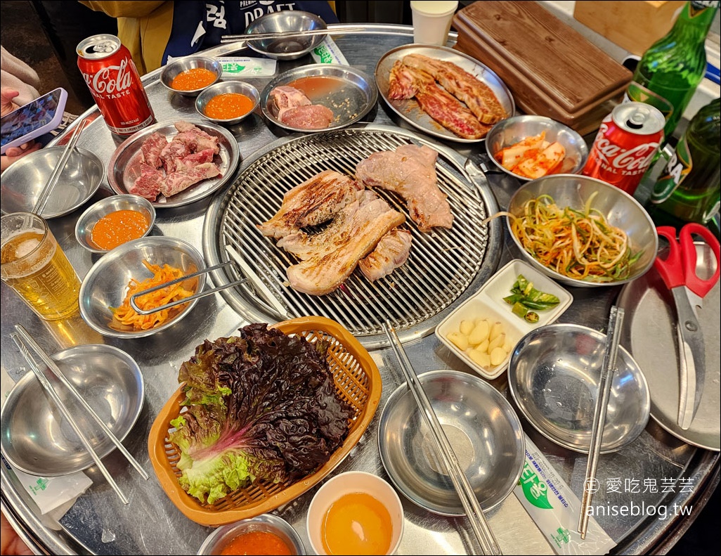 弘大烤肉 | 육값(肉價)，激推豬皮，毫好吃呀😋 @愛吃鬼芸芸