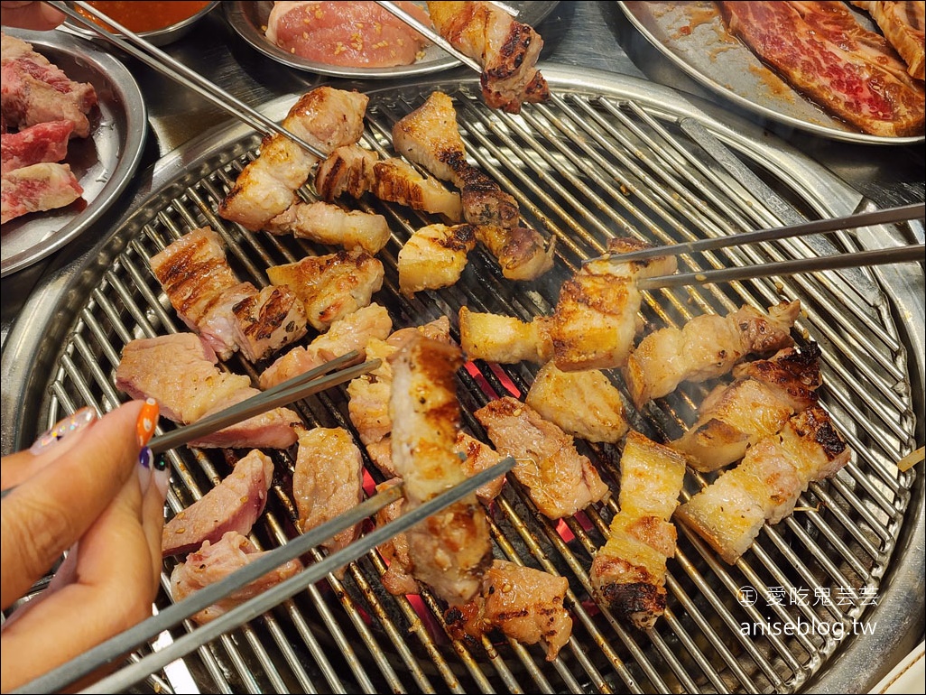 弘大烤肉 | 육값(肉價)，激推豬皮，毫好吃呀😋