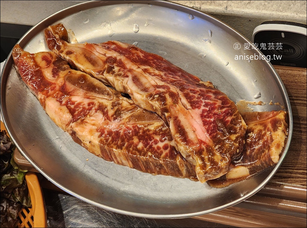 弘大烤肉 | 육값(肉價)，激推豬皮，毫好吃呀😋