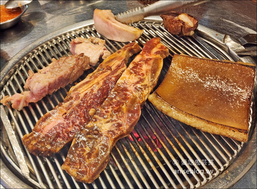 弘大烤肉 | 육값(肉價)，激推豬皮，毫好吃呀😋