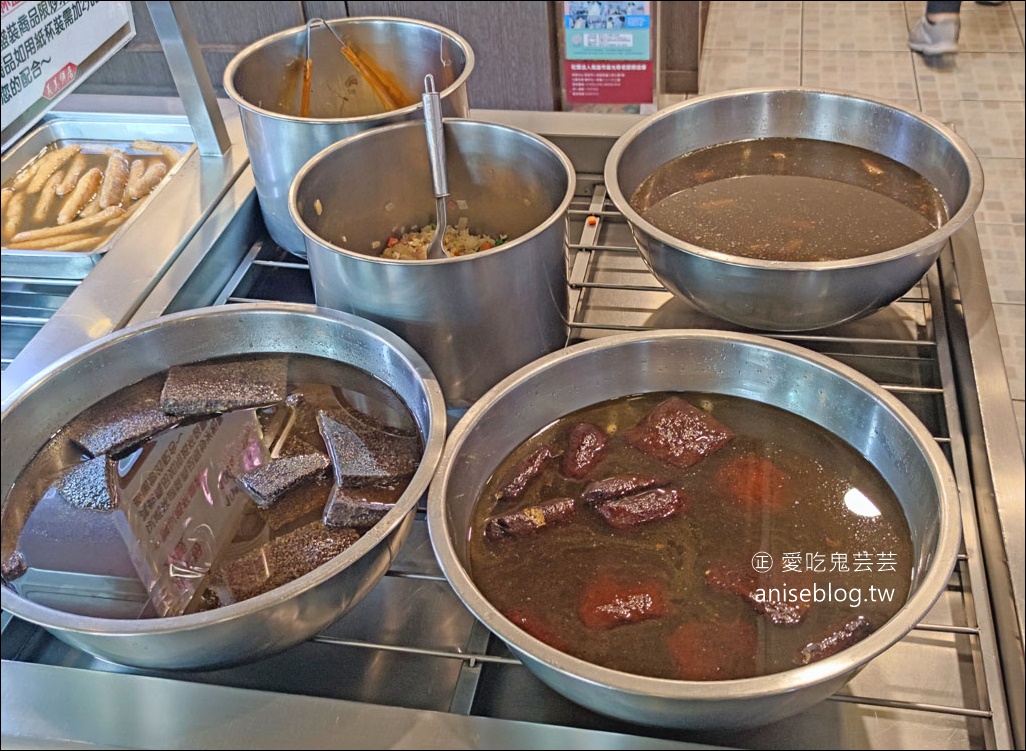 義美餅店，此義美非彼義美！餅店裡有滷味、麵包、港點等….台中人的回憶！