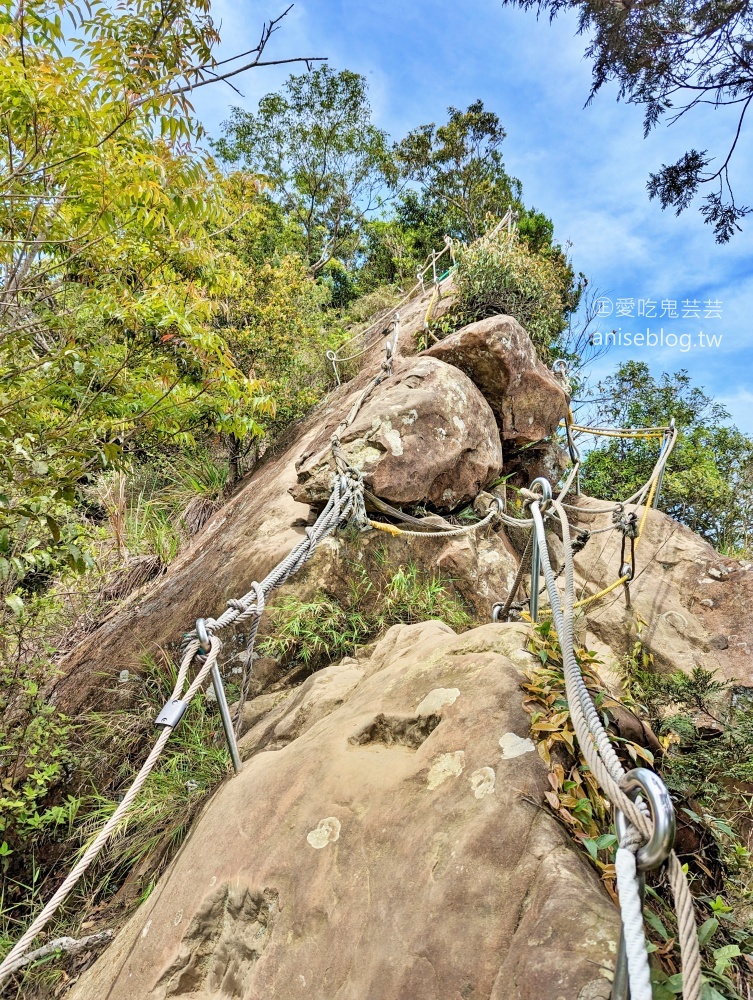 五寮尖登山步道，要手腳並用的拉繩攀岩路線，新北三峽景點(姊姊遊記)