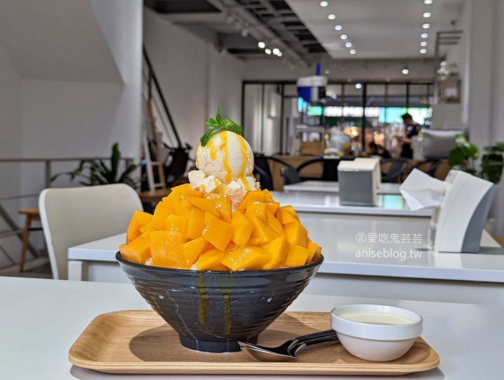 那間賣冰的咖啡店Blue Lamp Cafe，隱身林口市場的韓式雪冰(姊姊食記)