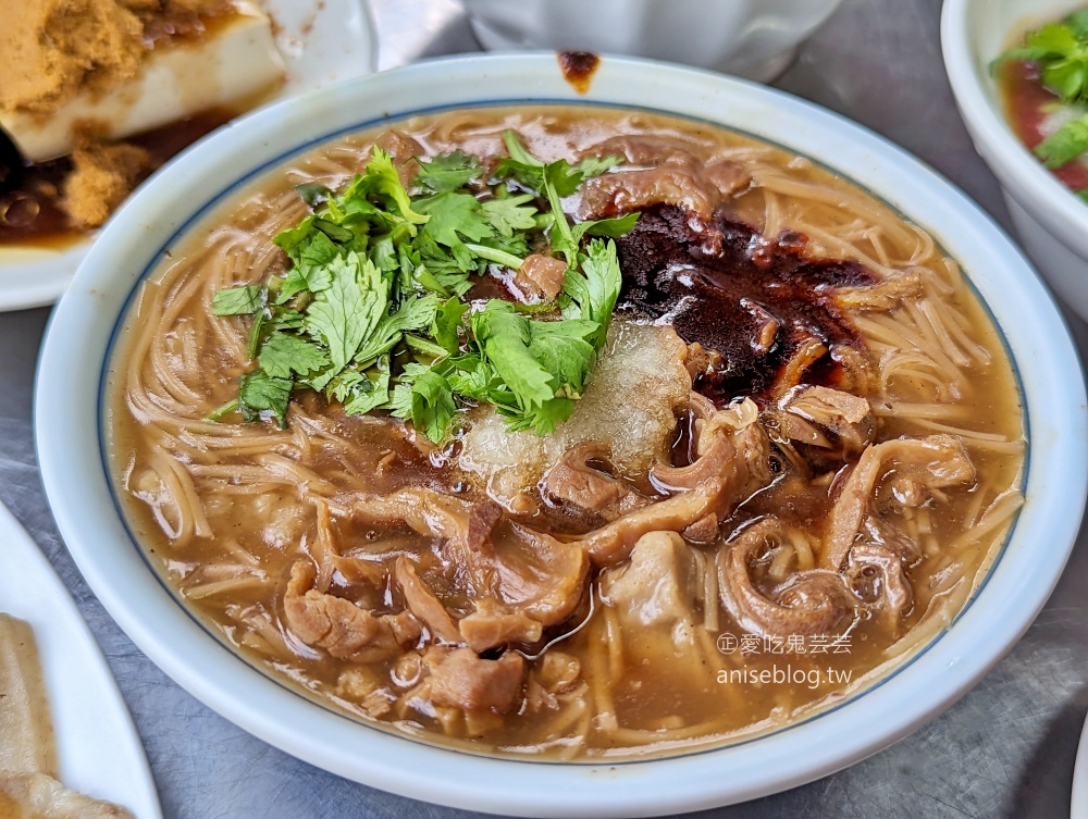 洪記滷肉飯，平實價格份量十足，桃園中正藝文特區附近美食(姊姊食記)