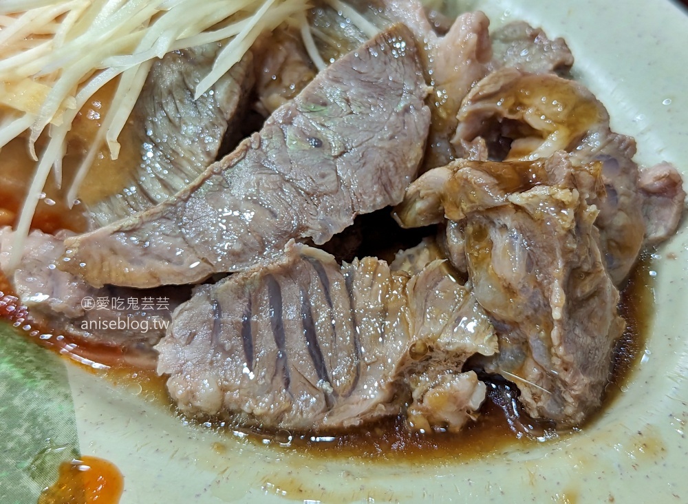 蘆洲意麵王，乾意麵、嘴邊肉、豬心都來一份就沒錯！(姊姊食記)