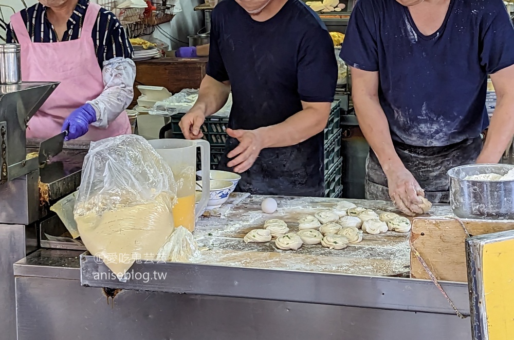 旭達豆漿手工蛋餅，新店超人氣早餐排隊美食(姊姊食記)