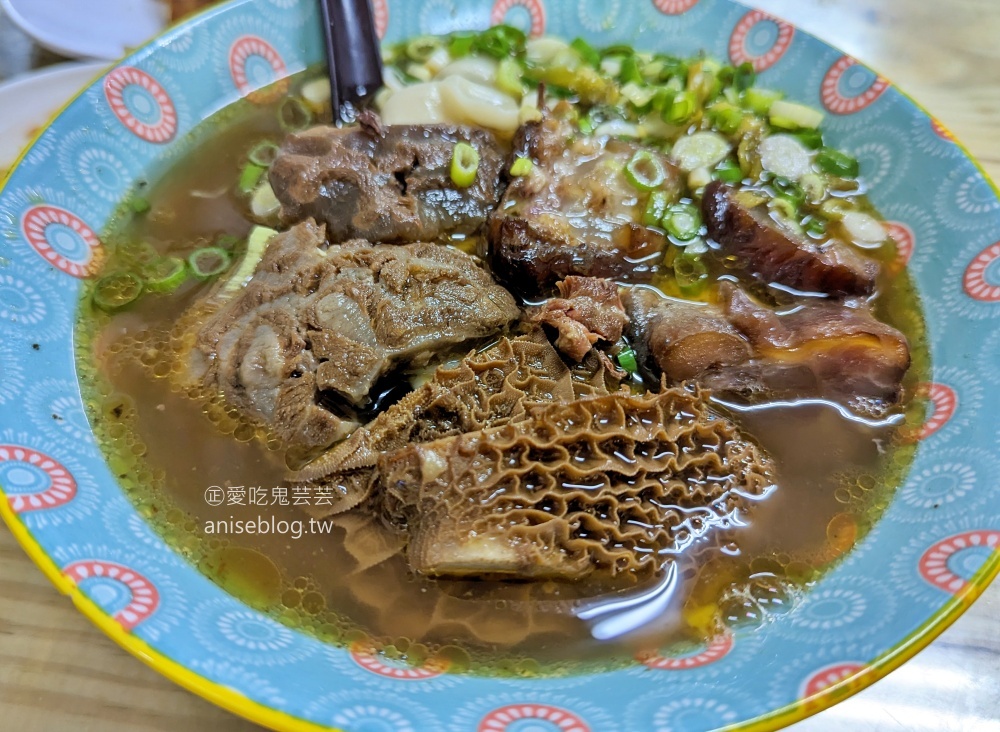 老眷村川味牛肉麵，宜蘭人氣美食(姊姊食記)