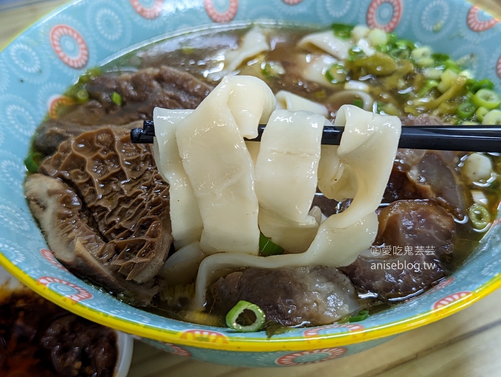 老眷村川味牛肉麵，宜蘭人氣美食(姊姊食記)