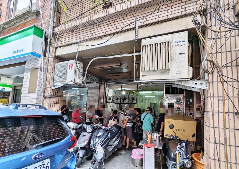 東海綜合什錦湯店，滿滿一碗料好實在，基隆孝三路人氣排隊美食(姊姊食記)