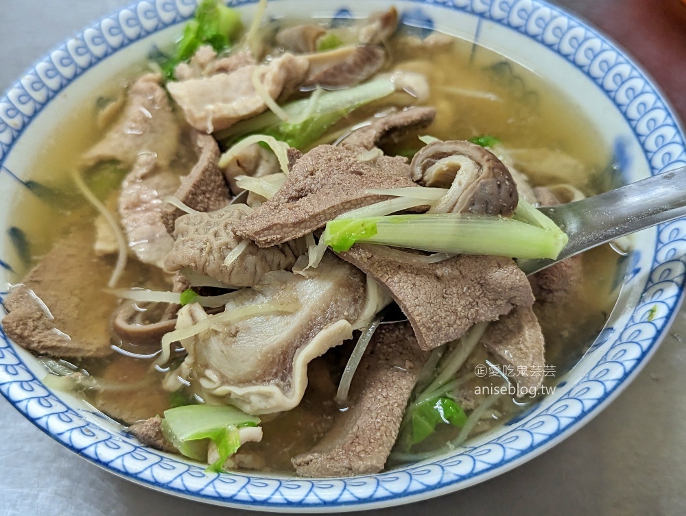 東海綜合什錦湯店，滿滿一碗料好實在，基隆孝三路人氣排隊美食(姊姊食記)