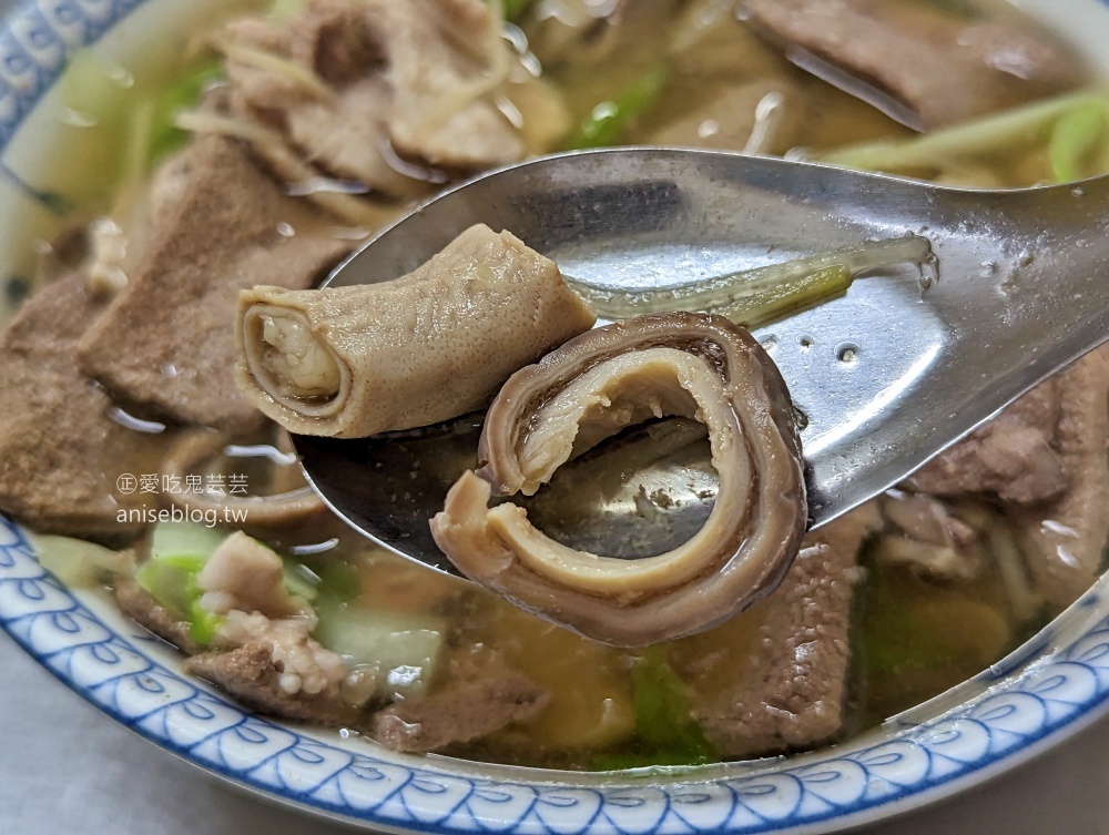 東海綜合什錦湯店，滿滿一碗料好實在，基隆孝三路人氣排隊美食(姊姊食記)