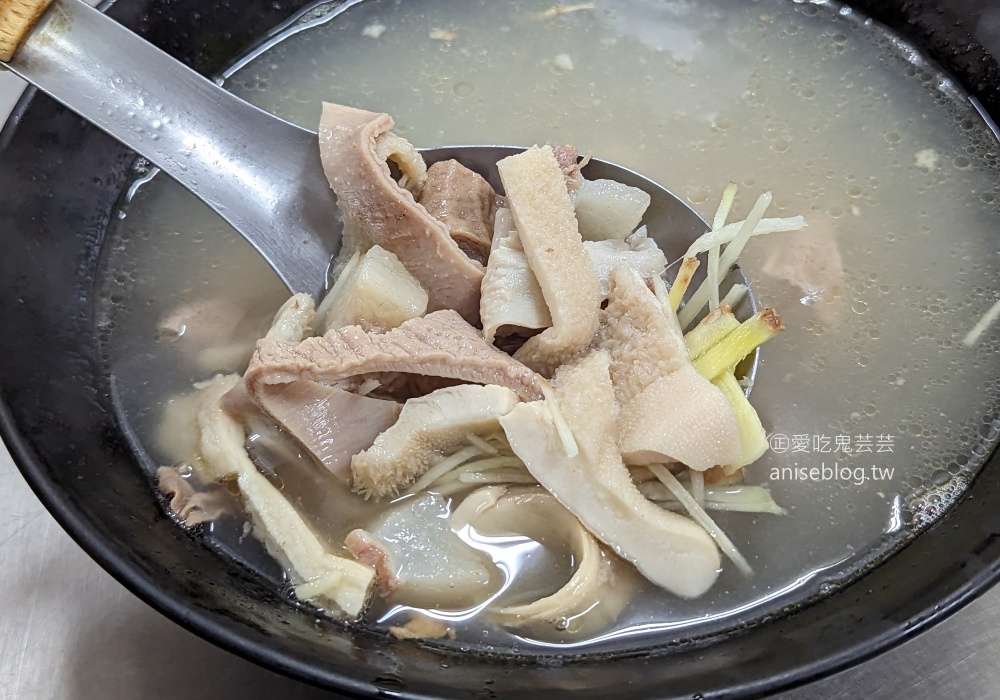 阿芬飯店，美味的沙茶牛肉炒麵，基隆三沙灣美食(姊姊食記)