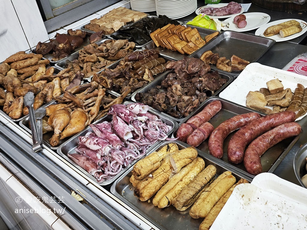 金鎖港飲食店，小黃司機推薦在地美食，小捲滷菜好好吃啊，還有加志魚湯哦！