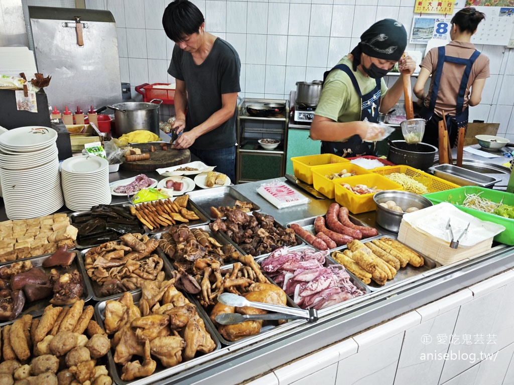 金鎖港飲食店，小黃司機推薦在地美食，小捲滷菜好好吃啊，還有加志魚湯哦！