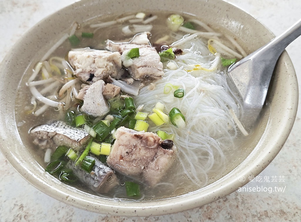 金鎖港飲食店，小黃司機推薦在地美食，小捲滷菜好好吃啊，還有加志魚湯哦！