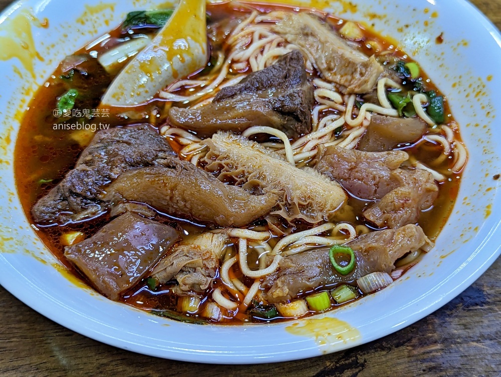 昆陽牛肉麵，可以大口吃肉超滿足，南港捷運昆陽站美食(姊姊食記) @愛吃鬼芸芸