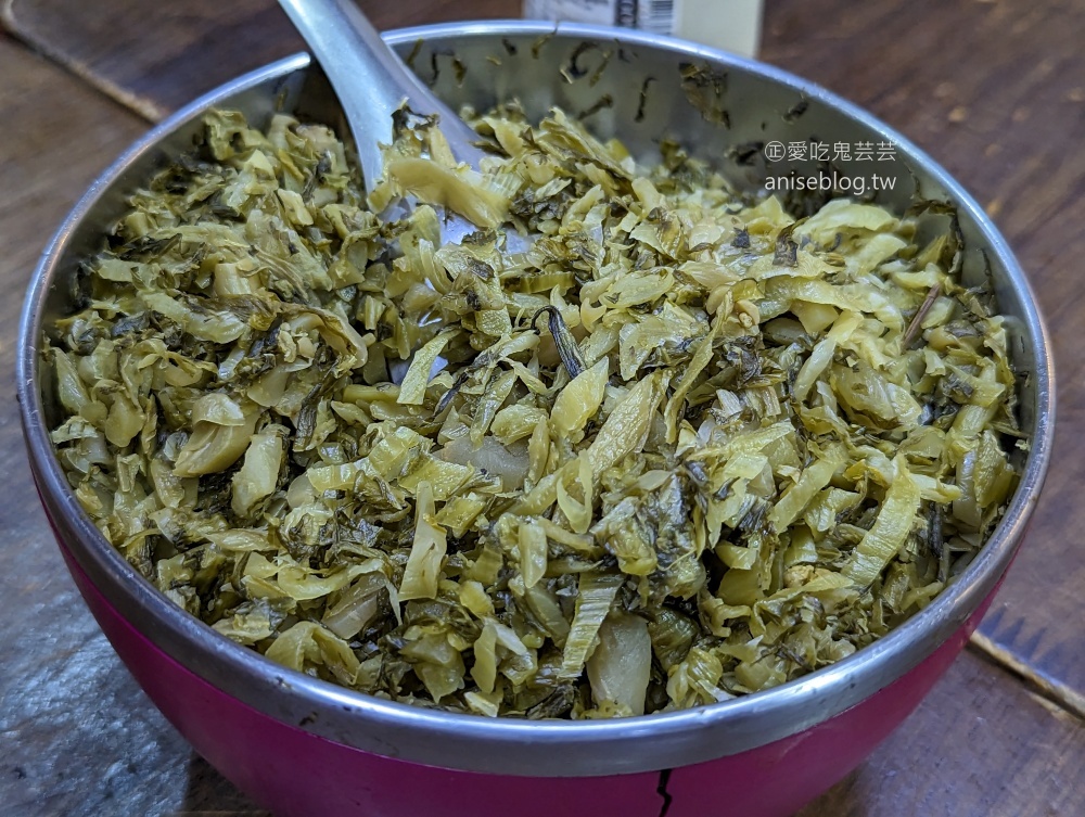 昆陽牛肉麵，可以大口吃肉超滿足，南港捷運昆陽站美食(姊姊食記)