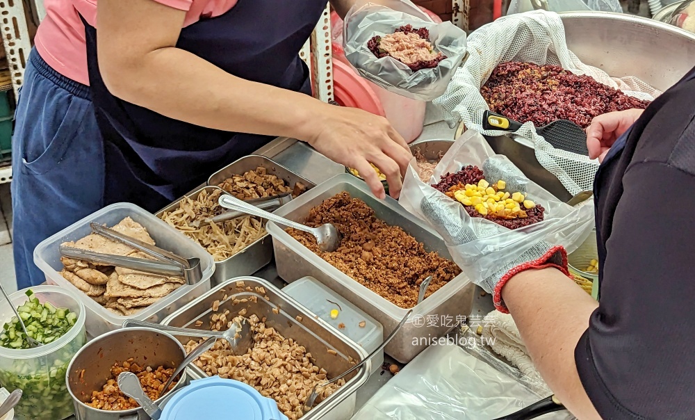 舒記台大黑飯糰，豐富配料可以自選組合，捷運科技大樓站美食(姊姊食記) @愛吃鬼芸芸