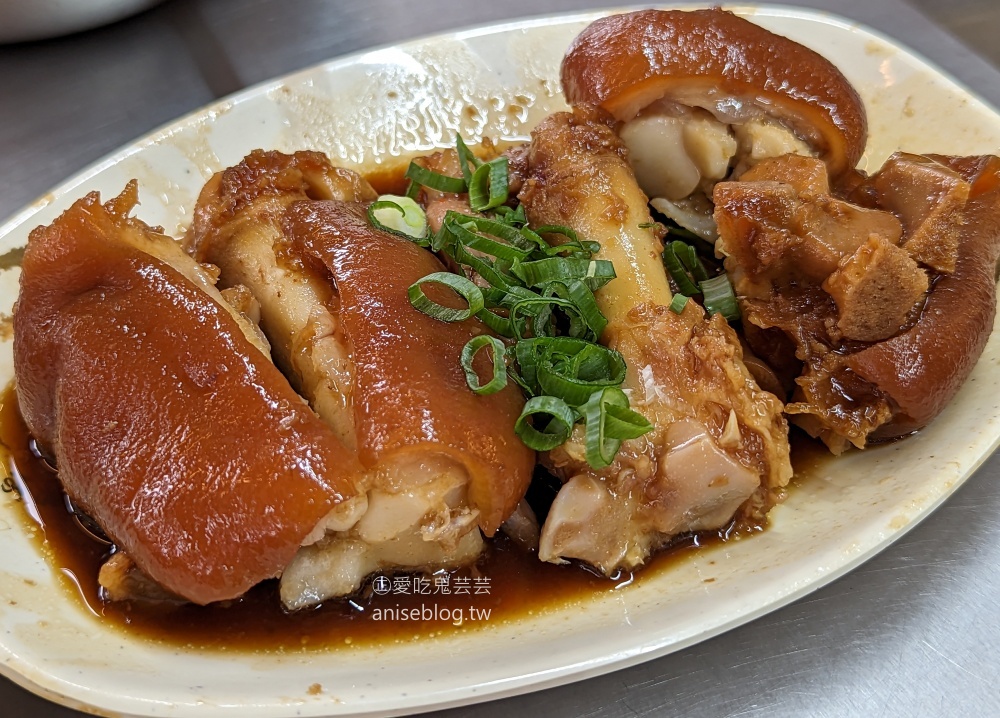 陳家莊魯肉飯，滷豬腳滷大腸好誘人，土城人氣美食(姊姊食記)