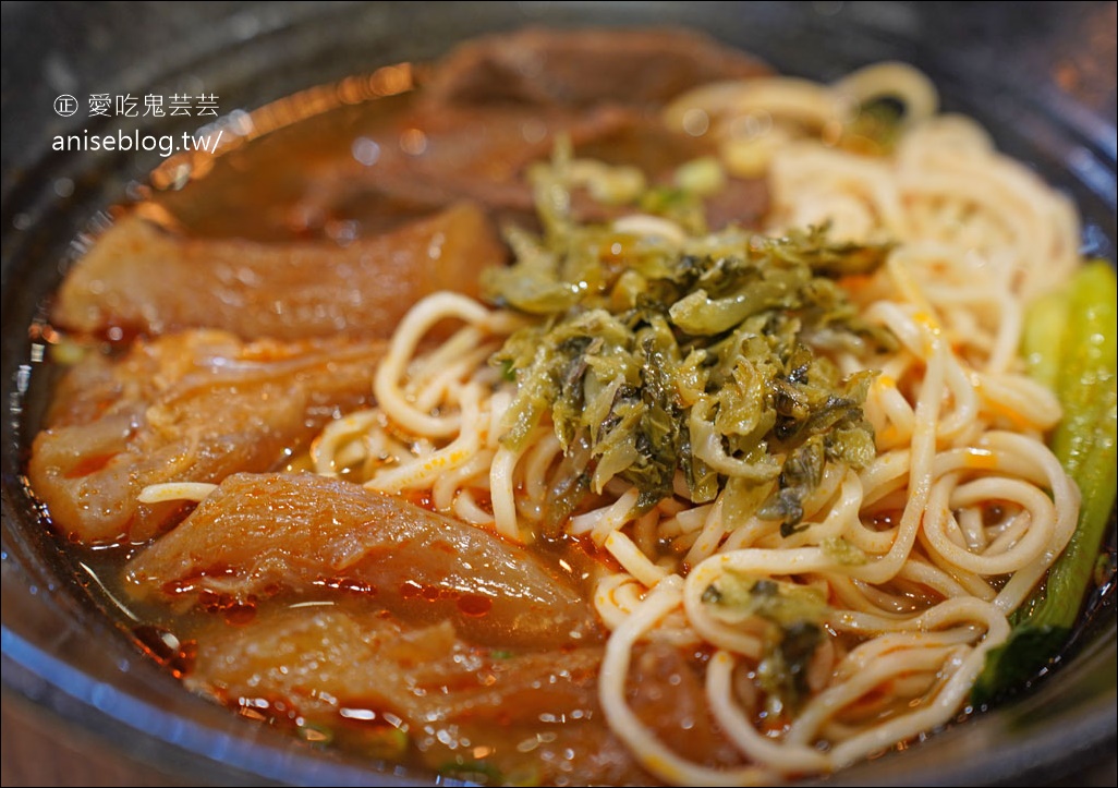 御真牛餐館，2023年銀牌紅燒牛肉麵得主，肉大塊美味又霸氣，炒飯超好吃！